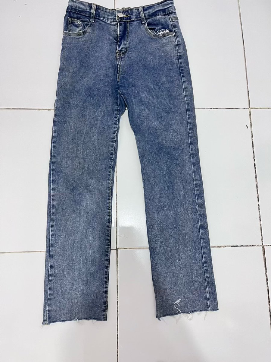 dillee0's tweet photo. pict 1: size 27-28 price 40k
pict 2: size 28 bahan strech price 45k
pict 3: size L dari brand vierlin price 60k
pict 4: size 28-29 bahan corduroy warna bw model baggy gt cakepp price 40k https://t.co/Irqeva88yh