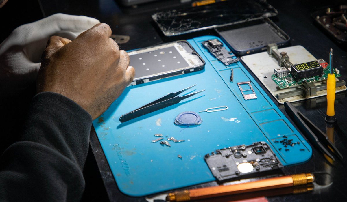 mobile_gurus's tweet photo. Peace of mind with every Repair @mobile_gurus
Beyond repair, it's about restoring your Digital life and cherished memories. Securely done - One Device at a time 🪛 https://t.co/q24zb6AzTp