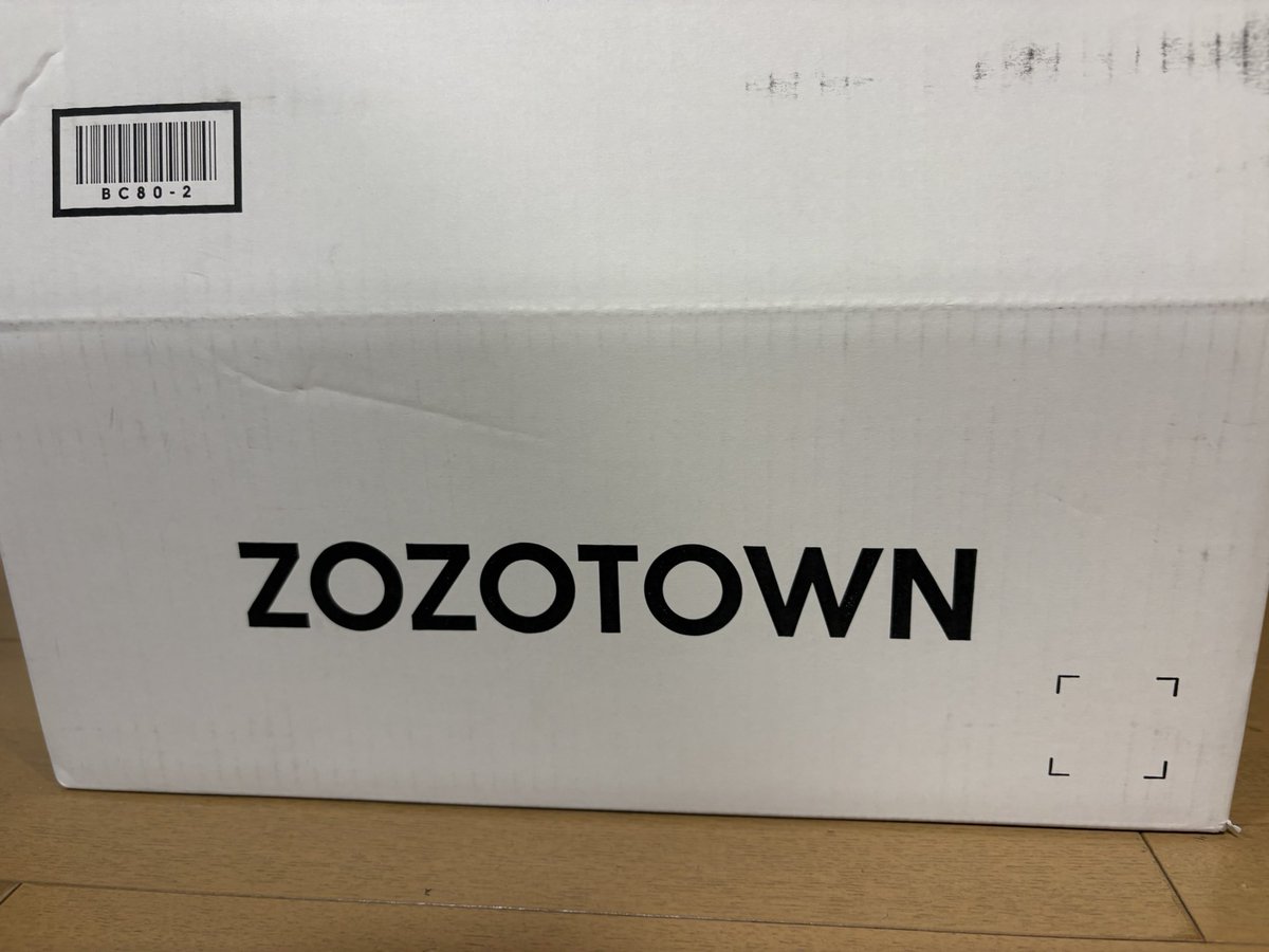 4jkKe's tweet photo. @zozojp 
#ZOZOSALE箱CP

両親からもらった19歳のお誕生日プレゼントのZOZOタウンの箱が白だった🤍 https://t.co/ax0gd811bX