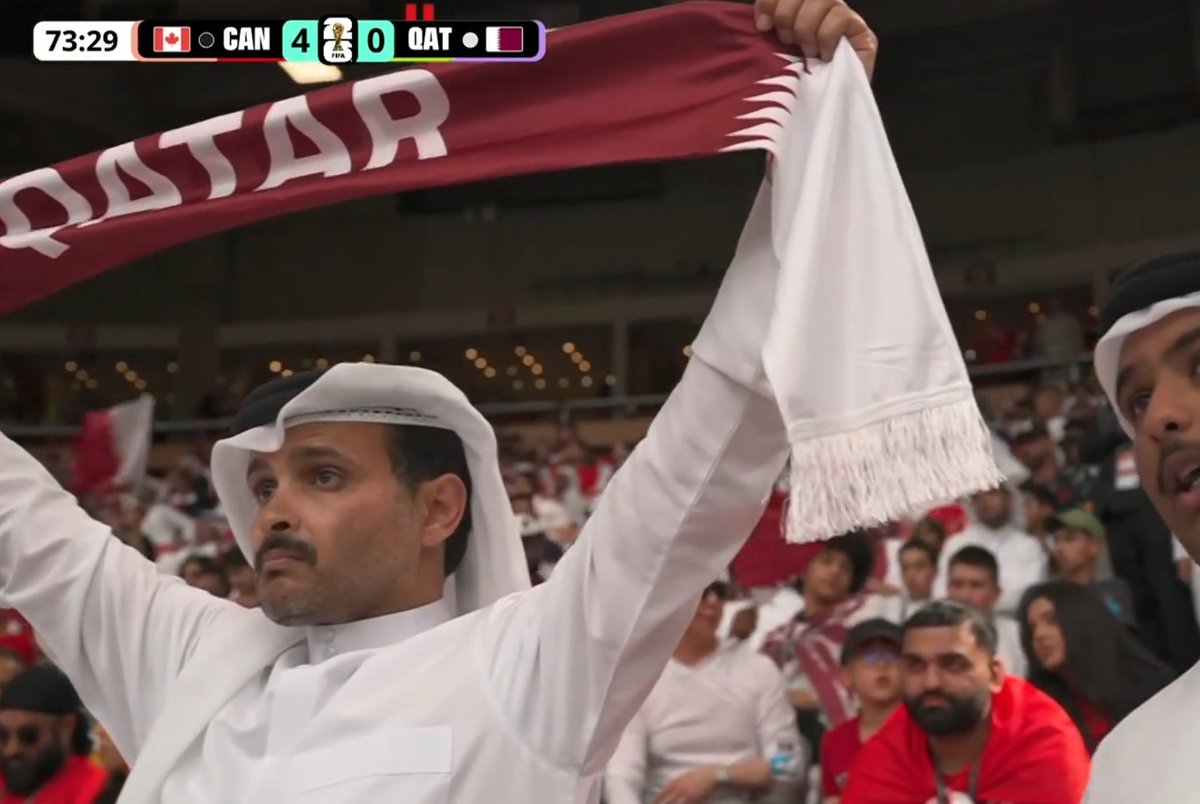 InsiderMix1's tweet photo. تعليق أجنبي. :

" يجب على قطر أن تفتخر بهؤلاء المشجعين حقاً ، أنظر الدقيقة كم والنتيجة كم ولايزال هذا المشجع شغوف بدعم منتخب بلاده حتى أخر ثانية " 🇶🇦❤️ https://t.co/h1HP4r5cdz