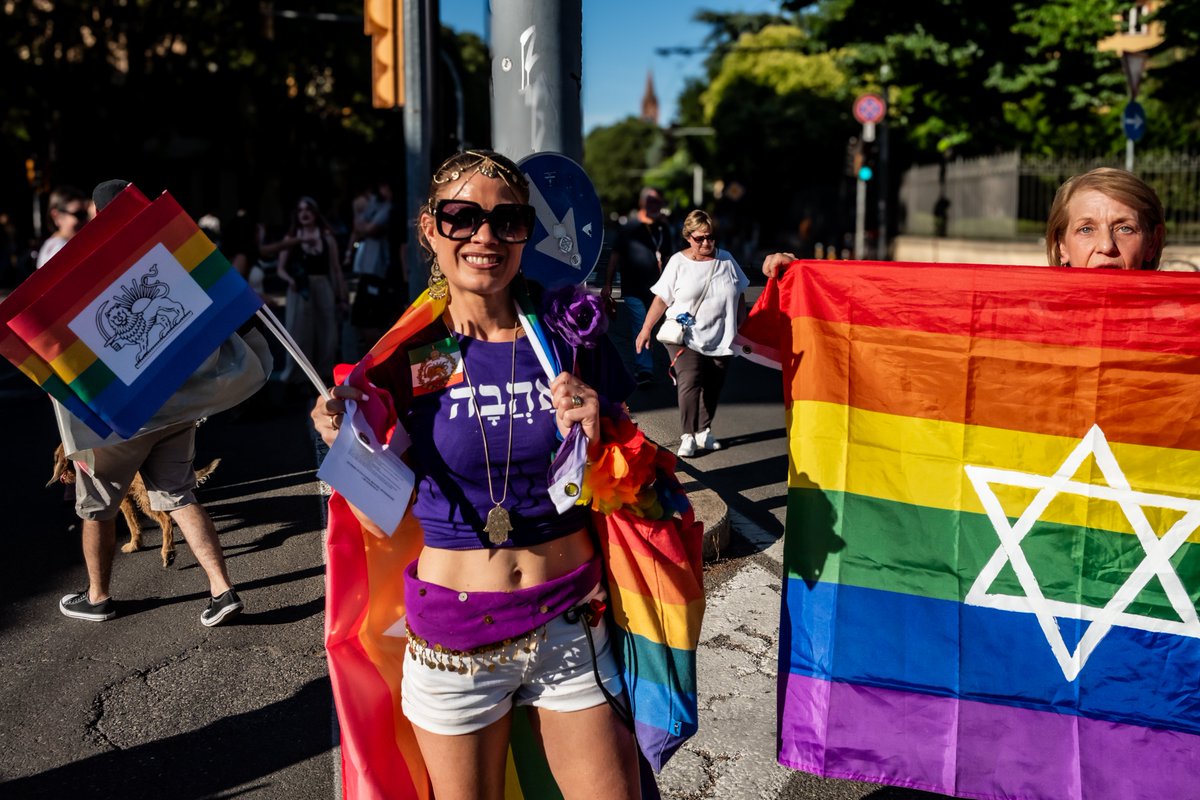 MelanieLacide's tweet photo. Last Saturday, my Israeli friends and I were excluded from the Pride March in Bologna, Italy, for carrying rainbow flags adorned with the Star of David 🏳️‍🌈✡️
Our Iranian friends as well as Italian citizens members of @PartitoRadicale who came to support us were expelled as well. 
An incident that is sadly becoming the norm. 🧵

@CombatASemitism @StandWithUs @AJCGlobal @AJC_Paris @AJCTAI @antisemitism @elnet_global @elnet_il @JewishImpact @o_antisemitismo @antisemitism @noatishby @EylonALevy @AmichaiChikli @JonathanPeled @Setteottobre_ @s_parisi @IsraelinItaly