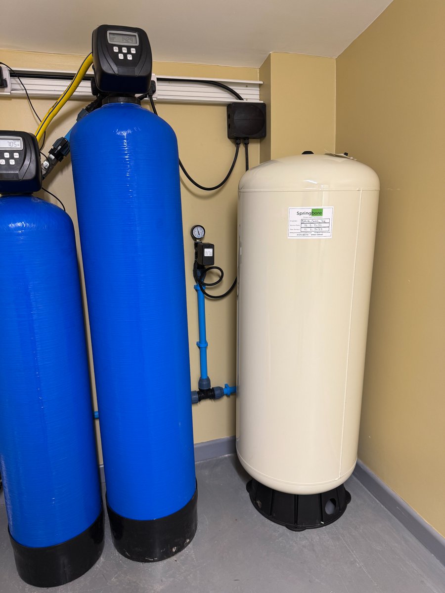 SpringBoreLtd's tweet photo. A new borehole water filter system for a property undergoing major expansion and development in Lothersdale, North Yorkshire.
Now that the filtration is in place the final fix electrics and plumbing can be completed.

📷 https://t.co/eWi03BAaCn https://t.co/oB0j30BBvR