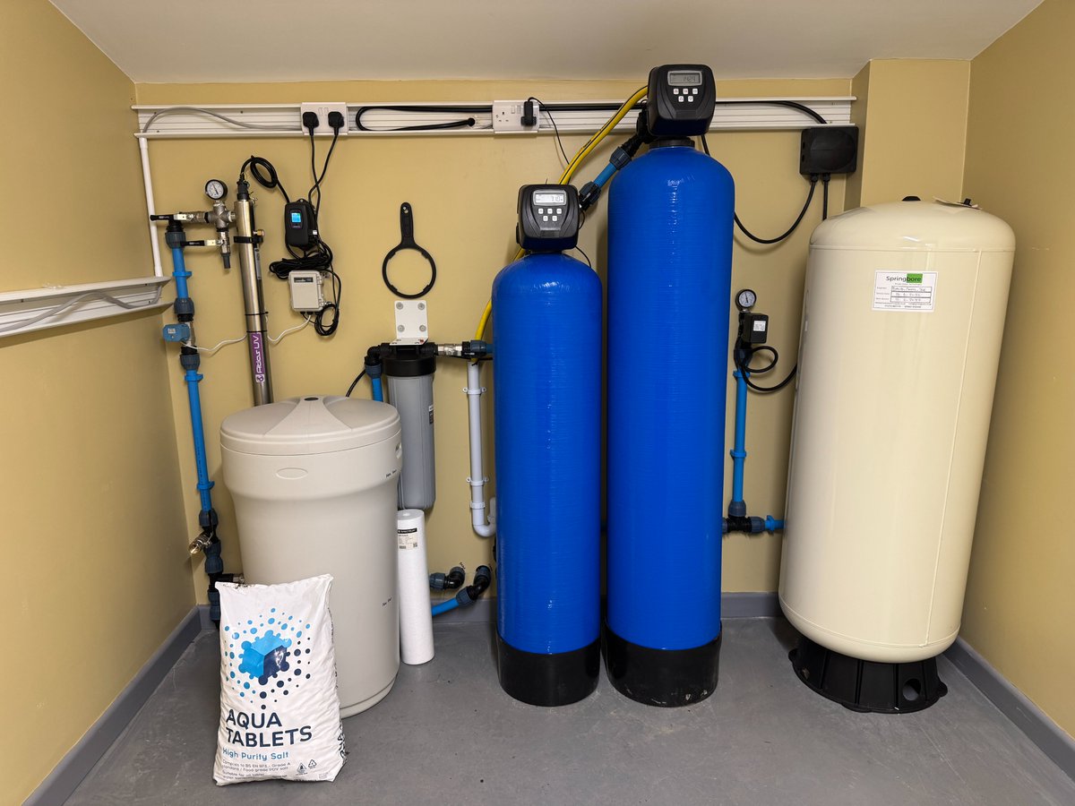 SpringBoreLtd's tweet photo. A new borehole water filter system for a property undergoing major expansion and development in Lothersdale, North Yorkshire.
Now that the filtration is in place the final fix electrics and plumbing can be completed.

📷 https://t.co/eWi03BAaCn https://t.co/oB0j30BBvR