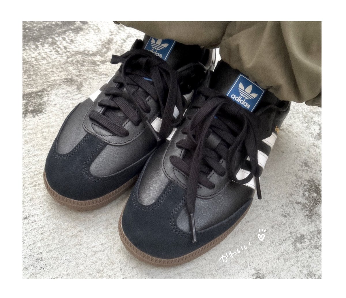 s_r_m3250's tweet photo. Qoo10ファッション【公式】
《 @Qoo10Fashion 》様より

Qoo10ファッションスニーカー 
Wear&Care キャンペーン にて

👟 adidas SAMBA OG
🧼 激落くん スニーカー
　⭐︎クリーナー泡シャンプー
　　➡︎ 水なしで汚れを泡で拭くだけ.ᐟ.ᐟ
　⭐︎ウェットシート
       ➡︎ 外出時 汚れてもサッと落とせる◎

をいただきました✨

とっても可愛いデザインの
adidasスニーカー🏃💨
カラーは黒を選ばせていただきました🖤

履き心地がよくて歩きやすい.ᐟ.ᐟ
大切に使わせていただきます♪

激落くんスニーカー は
どちらも 簡単に黒ずみや汚れを
落としてくれる🧽

合皮やスエードにもいいので
いつまでも新品のように
しっかりお手入れしていきます◎

この度は素敵なご縁をいただき
ありがとうございました🙇‍♀️⸝⋆