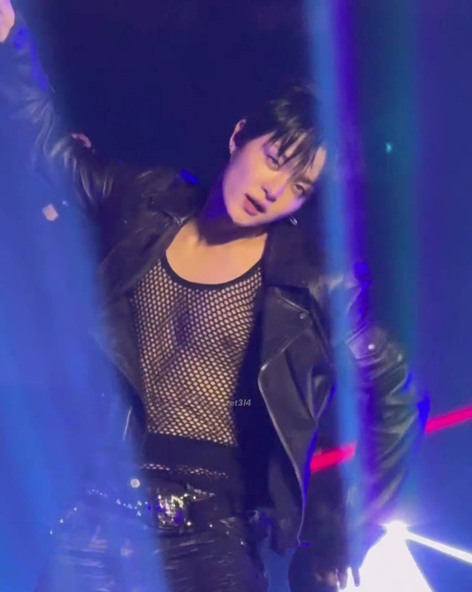hooniestyles's tweet photo. JIHOON SEXY CUTIE?? 😭 https://t.co/R9Fyqmk8qA