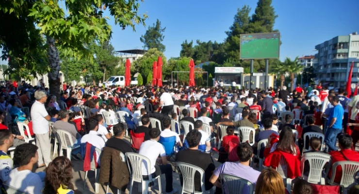 YKS Sınavı Nedeniyle Milli Maçların Dev Ekranda İzlenmesi Yasaklandı