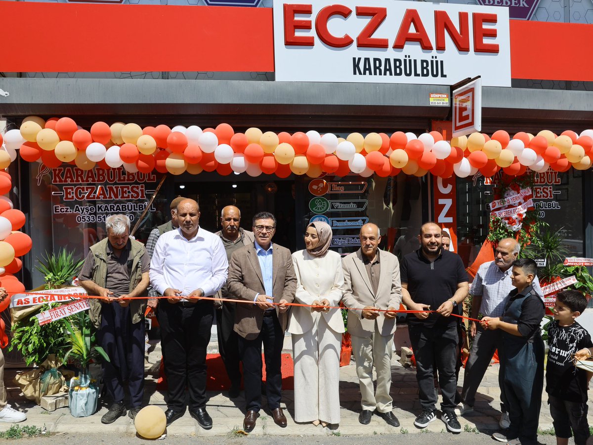 bucakalimurat82's tweet photo. Karabülbül Eczanesi’nin açılış programına katılarak Uzm. Ecz. Ayşe Karabülbül ve kıymetli hemşehrilerimizle bir araya geldik.

Sağlık alanında ilçemize hizmet verecek olan eczanemizin Siverek’imize hayırlı olmasını diliyor; Ayşe Karabülbül’e bol kazançlar ve muvaffakiyetler temenni ediyorum.