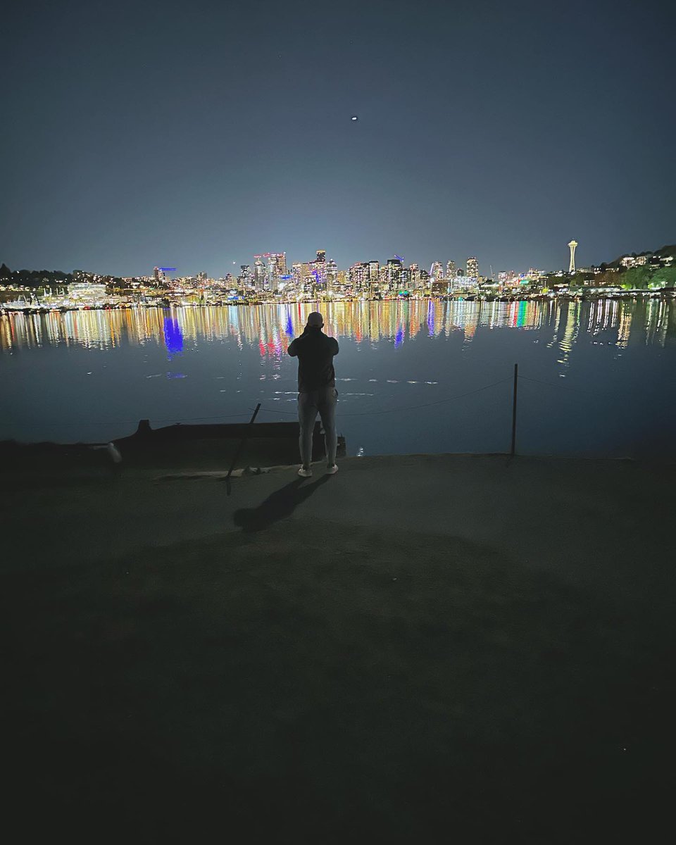 kadekrichko's tweet photo. I couldn’t kick the comparison.

A few days earlier I sat watching the sunset over the pier in Oceanside, CA. Surfers dotted the waters at its base, guitar music wafted, and US flag shirts marched around like an unending 4th of July parade. JD Vance was in town for a wedding.… https://t.co/oL0bLAptjJ