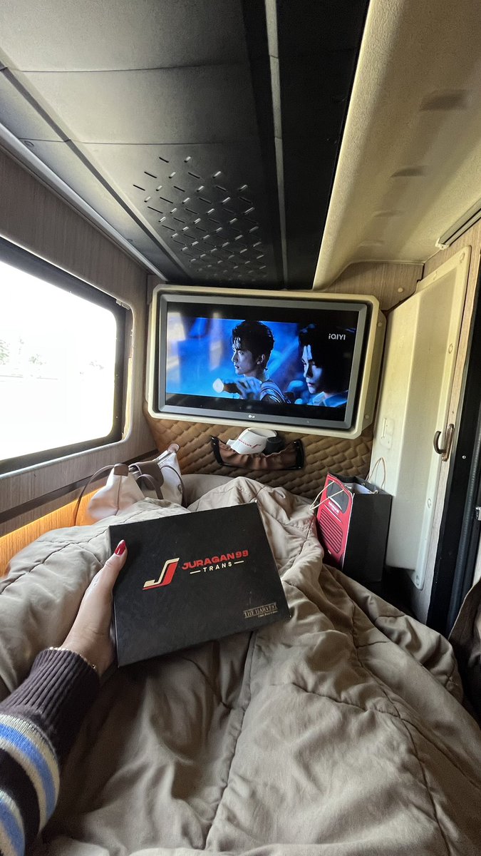 aylangsing's tweet photo. First time naik bus sleeper luxurynya Juragan 99 masyaallah seru bgt perjalanan kali ini dan jujur lebih cepet sampe sih ini. Next time kalo ke Malang pasti pake Juragan 99 lagi🥰🥰🥰 https://t.co/iuQ9Ura1wU
