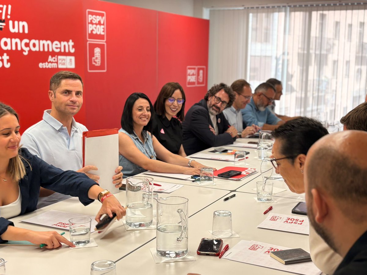 Rebeca_Torro's tweet photo. Amb la força i la resiliència que caracteritza el @psoe. Així afrontem el nou cicle electoral.

Un partit preparat i a ple rendiment que ens portarà a governar a cada racó del país. Amb @sanchezcastejon en La Moncloa, @dianamorant a la Generalitat, i una Comunitat Valenciana plena de municipis socialistes.

📍Hui, matí de treball a casa amb els meus @SocialistesVal ❤️
