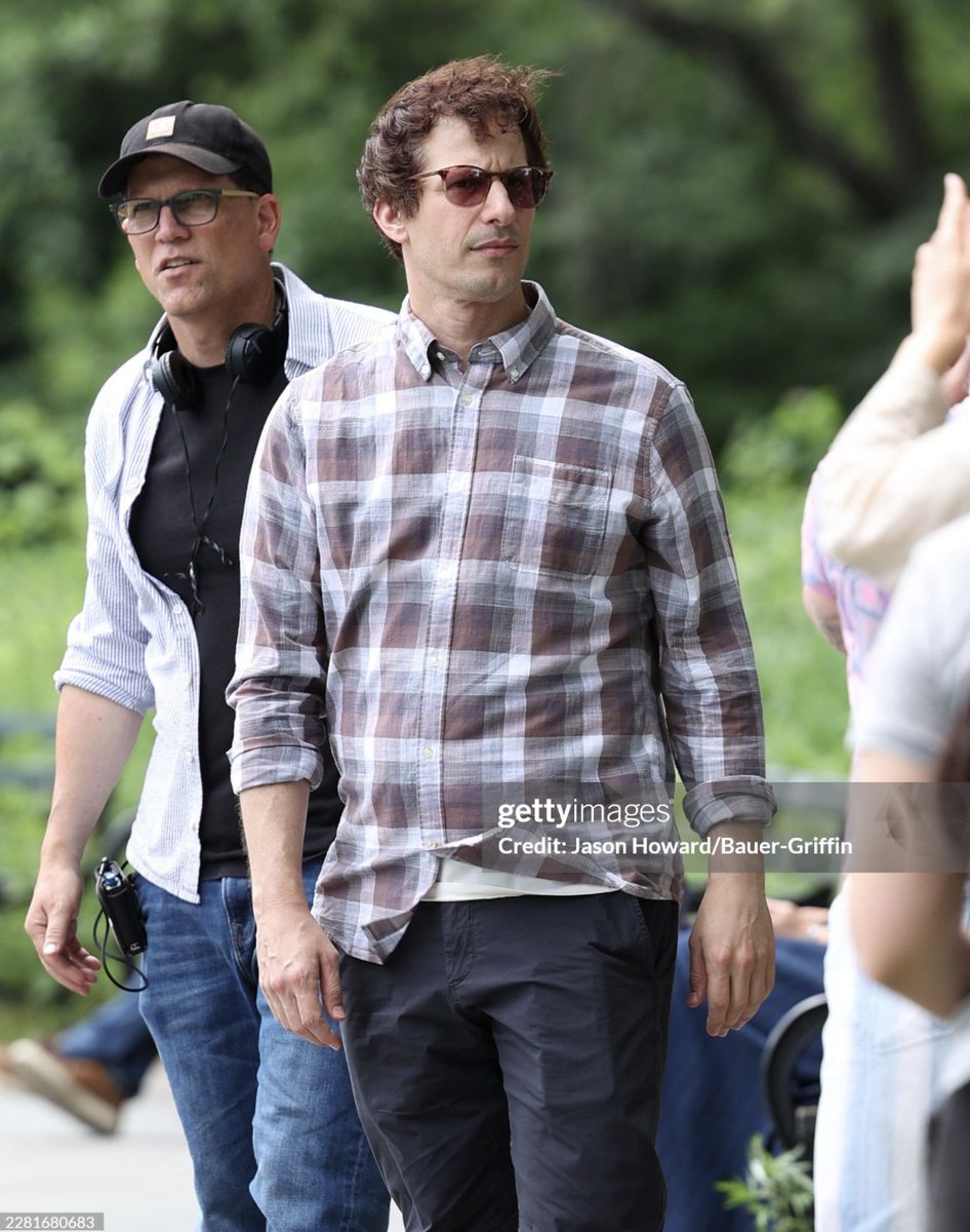 SAMBERGUPDATES's tweet photo. more photos of andy on the set of "42.6 years"! (finally) https://t.co/4E4SVqkQ9N