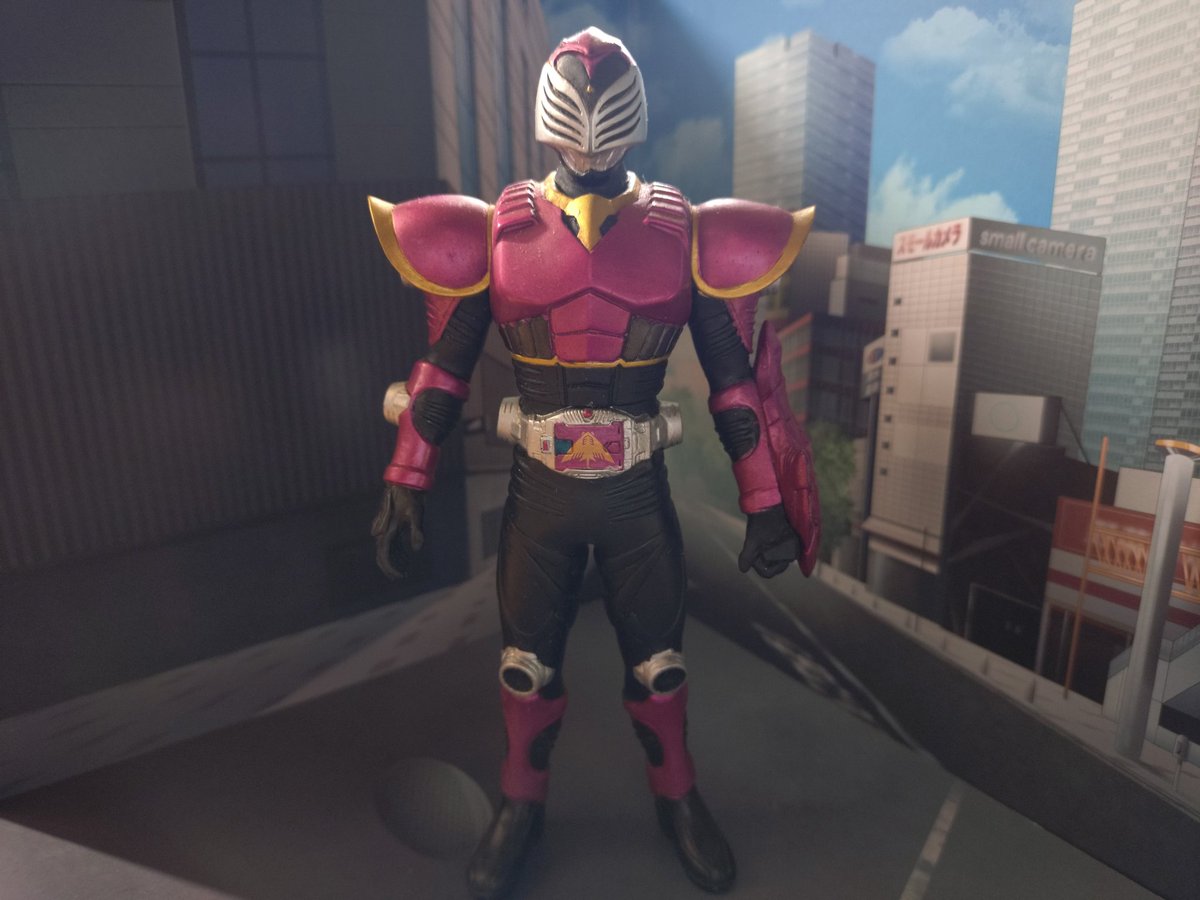 hashiko_motty's tweet photo. 13ライダー
仮面ライダーライア

占い師の手塚海之
真司同様神崎に選ばれた人間ではない
全体通して真司や蓮の唯一の協力者
ライアは見た目や手塚の名前とかどこか中性的
本気を出すと結構強い

ソフビはエビルウィップ等武器は無い
弁髪は別パーツで軟質素材
手は開いてるから持たせる事は出来る https://t.co/0R774pNVpp