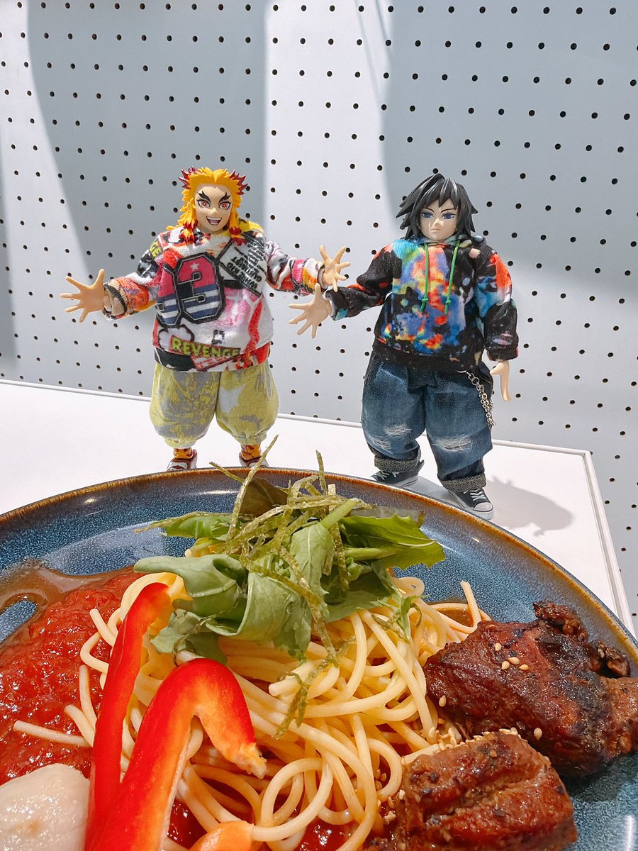 buzz593's tweet photo. にゃらららん🎶ヒロマに連れてっていただいたぞ！ありがとう！😊
たくさんいただいたな！
主が毎日写真をあげるのを忘れてるからこの前の写真はあとでだ！ https://t.co/4AajAoE8c5