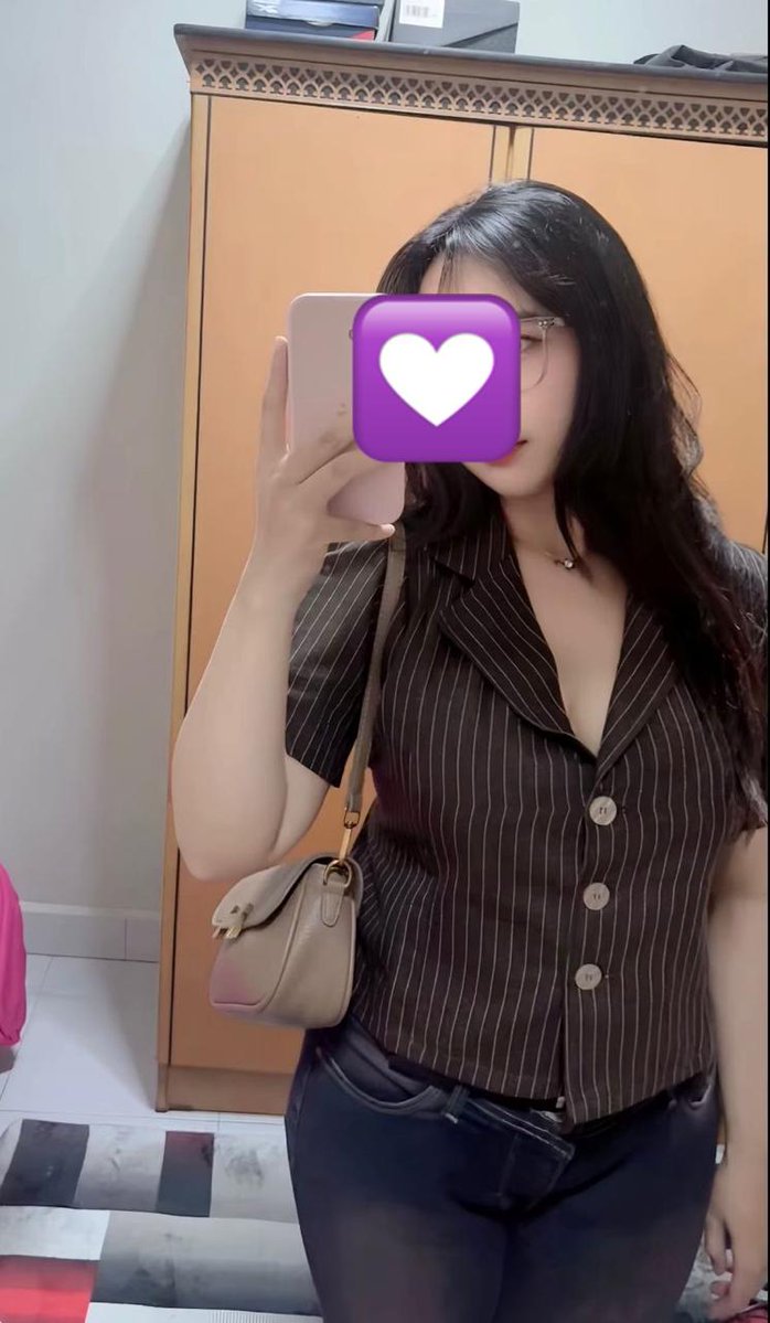 AlterKalcer's tweet photo. outfit udah siap, mood juga lagi bagus.
sekarang tinggal nyari mutual yang mau hangout menjemput weekend. rep ya guys. https://t.co/Wj2xu82F07