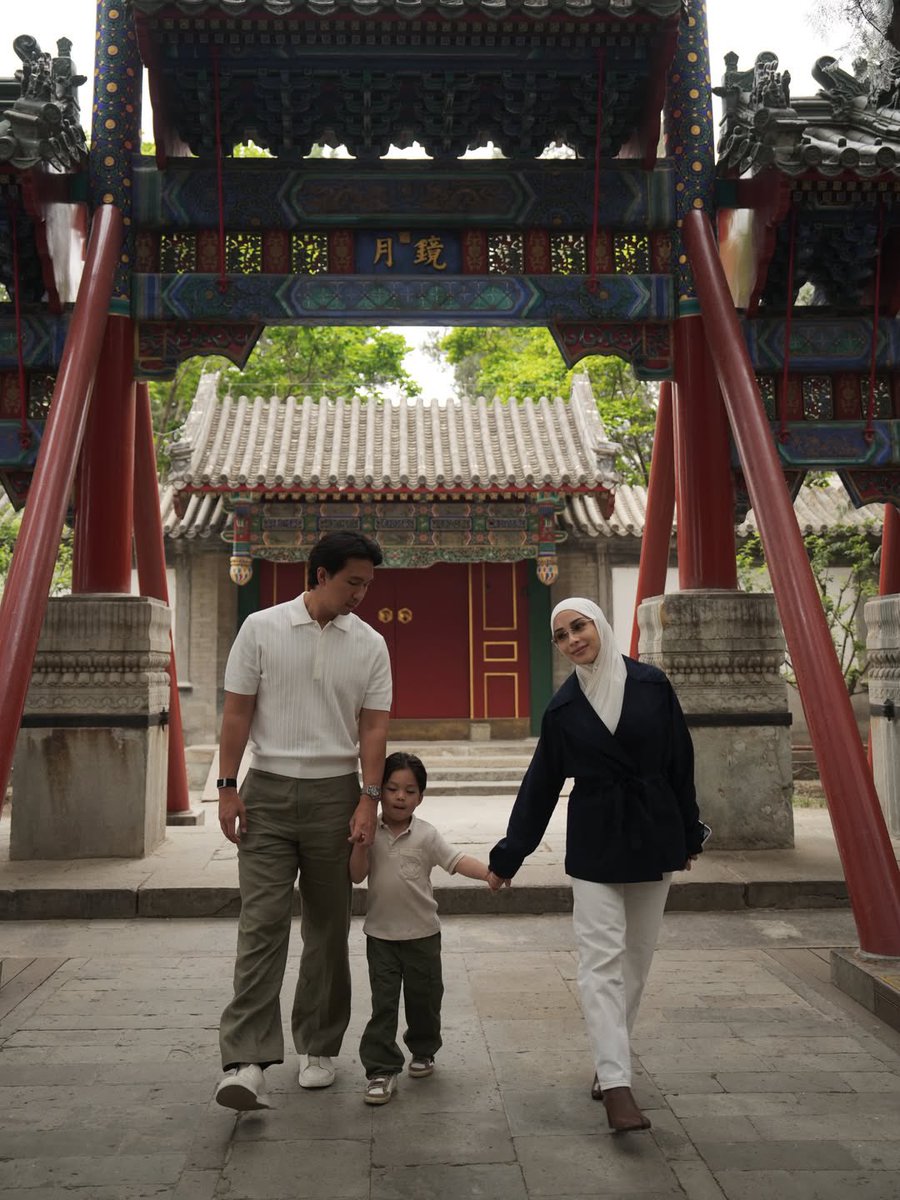 carramelt_'s tweet photo. Definisi "A son's first hero is his father" yang sesungguhnya. 

Gemes banget baca chat Nikita Willy ke suaminya kalau Issa selalu pengen kayak papanya, mulai dari bisa plank sampai mau jadi pemain basket. Goals banget keluarga satu ini, cara komunikasinya juga sangat supportive! 🥺 

Ayo kita ramaikan dunia dengan bapak-bapak hebat💪🏻