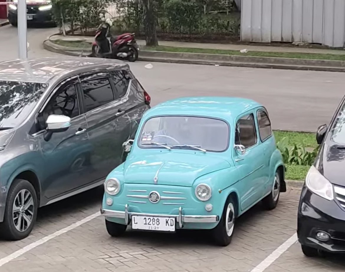 txtorgcakep's tweet photo. Wait, ada yang tau gak ini mobil apa?
Lucu banget plisss cakep gemes 🥺 https://t.co/D3ajXCQt97