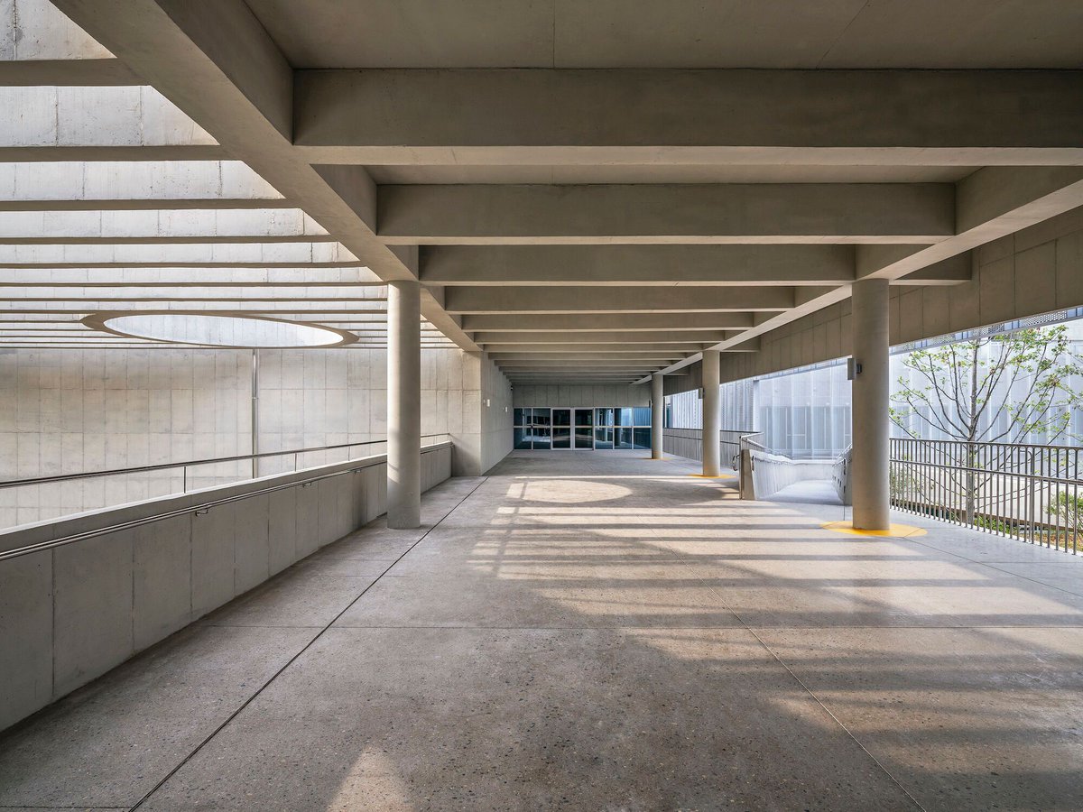 Archello's tweet photo. Unjeong Danurim by sol89 reinterprets the traditional Korean madang as the heart of a contemporary wellness centre. 
https://t.co/1VAdhbs352 

#PassiveDesign #AdaptiveArchitecture #AluminiumFacade https://t.co/6bOFar7biR