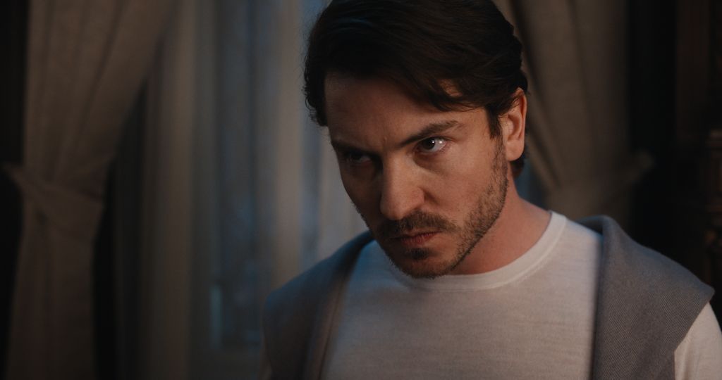 AimPublicity's tweet photo. #TobyAlexanderSmith had a pint &amp; chat @ShortList #PubCorner 'from an accidental family #cameo indulging in #TrueCrime to what it was like working alongside THE Dame #JoanCollins check out the int here https://t.co/9U6voJaqx0 

#AMurderBetweenFriends on digital now @Plaion_PicsUK https://t.co/TRuBwAhYud