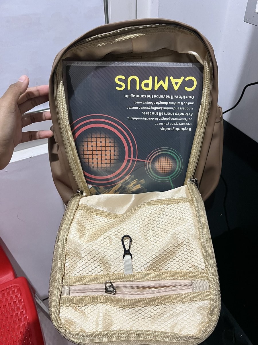 myctho's tweet photo. #wts #wtb tas baru sama sekali belum di pakai masih ada video unboxingnya. dijual karena salah beli ga muat buat laptop 14 inchi aku untuk area jogja bangutapan 135k bisa nego 😭🙏

ukuran tas 31x7x23 cm https://t.co/MTbj98h0qm