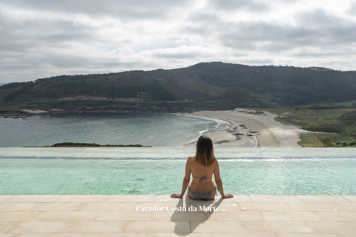 paradores's tweet photo. ☀️ Una piscina frente al mar, un chapuzón entre pinares o una tarde de sol con vistas a paisajes inolvidables. Descubre algunos de los Paradores perfectos para el verano.

💦 ¿Cuál eliges? 👉 Más info: https://t.co/Gi46VmLUma https://t.co/JqHrHcf5Rk