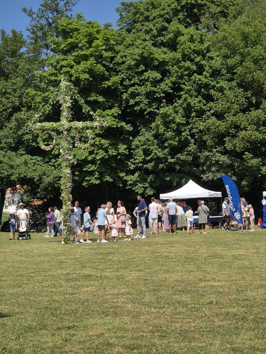 NRodhammer's tweet photo. Glad midsommar https://t.co/swGwrAXSOs