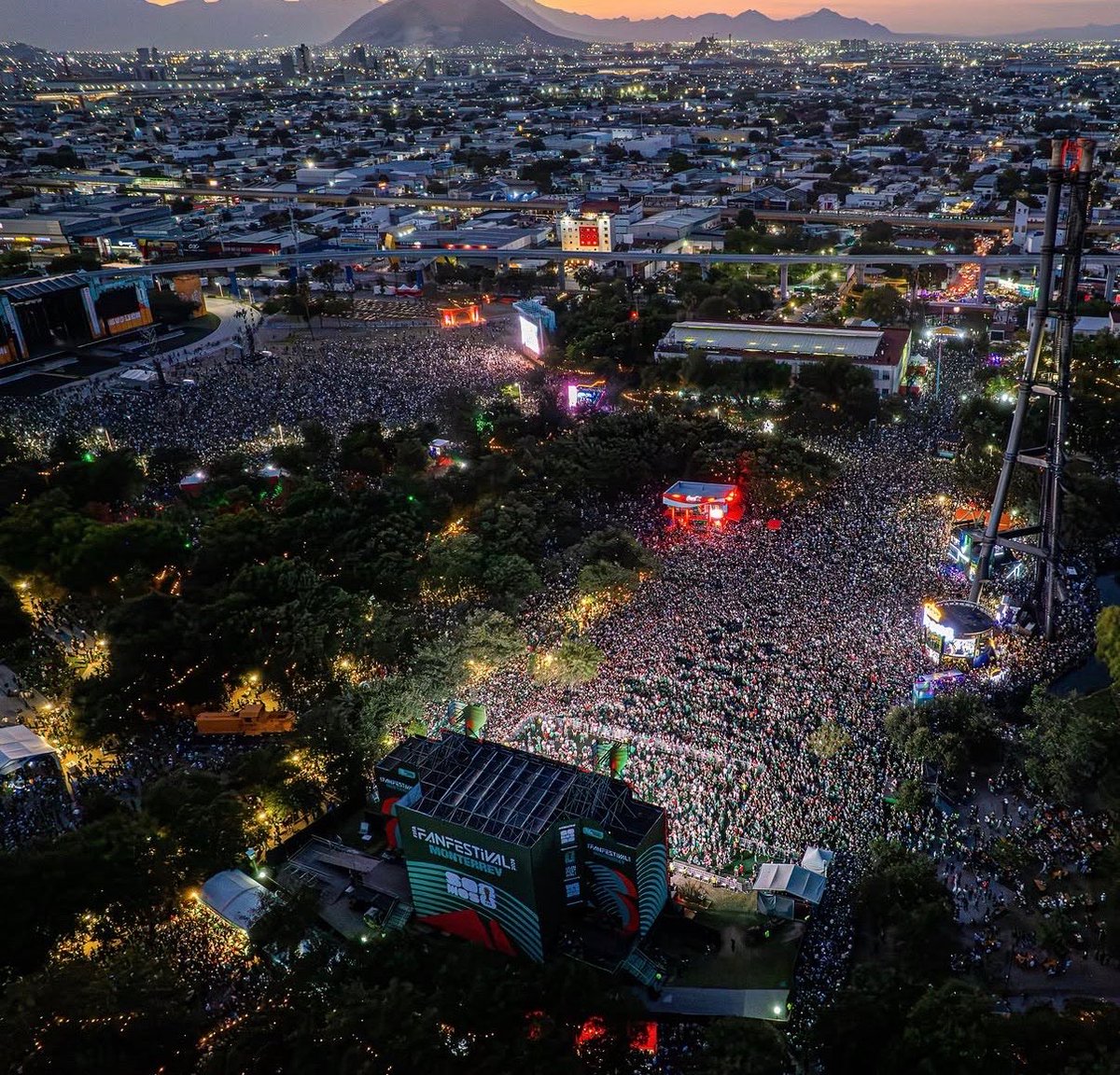 footyxtraHQ's tweet photo. More than 100,000 Mexican fans were in attendance at the FIFA Fan Fest in Monterrey to watch the Mexico vs. South Korea game. 🔝🇲🇽 https://t.co/wIfaxxFcrP