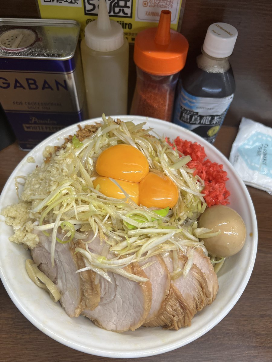 sub467410663150's tweet photo. #67 もやし3本麺4本多かった🤣？
と言う事で疲れた身体にはニンニク注入って事で関内二郎様へ
大豚　ﾈｷﾞ 味玉　4674
YsNmmﾍﾞﾆ
ﾊﾟﾁﾘからのﾁｭﾙﾘﾗ全開いただきます😍
見た目がいつも通り美味い
関内のビジュ👍
後半なんか吸い込み悪くなり😭
しかしめちゃくちゃ美味かった
スタッフ皆様🙇 https://t.co/QBjZmrbr9N