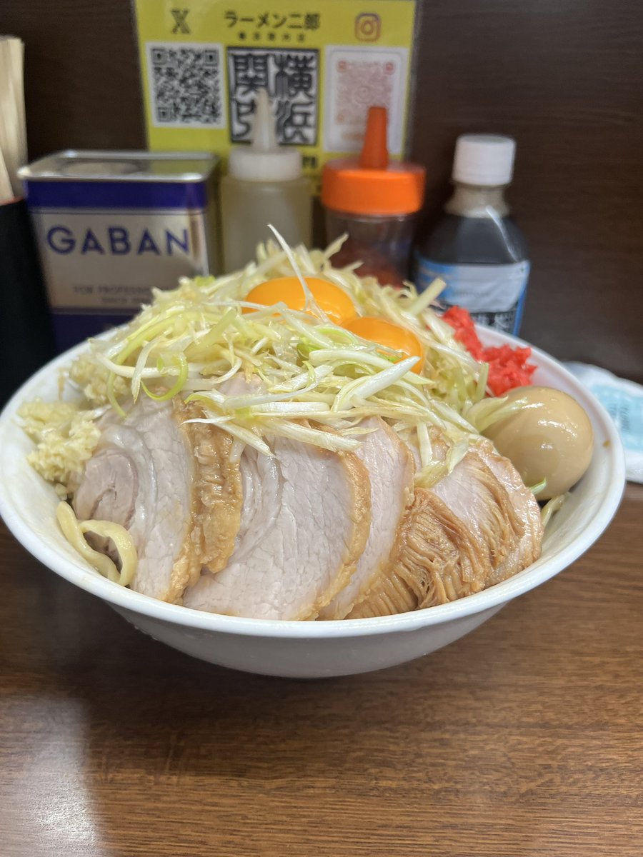 sub467410663150's tweet photo. #67 もやし3本麺4本多かった🤣？
と言う事で疲れた身体にはニンニク注入って事で関内二郎様へ
大豚　ﾈｷﾞ 味玉　4674
YsNmmﾍﾞﾆ
ﾊﾟﾁﾘからのﾁｭﾙﾘﾗ全開いただきます😍
見た目がいつも通り美味い
関内のビジュ👍
後半なんか吸い込み悪くなり😭
しかしめちゃくちゃ美味かった
スタッフ皆様🙇 https://t.co/QBjZmrbr9N