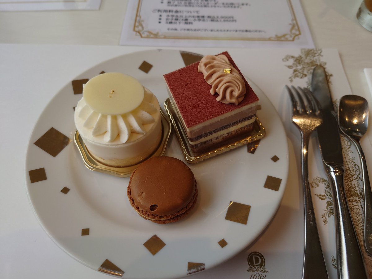 908_FG's tweet photo. ケーキビュッフェを食べに一人で東京まで来ました🫶
でもここ数ヶ月カロリー制限してたのとガードル付けてきたせいでケーキは4個が限界で…悔しい_(:3」∠)_
周りの人は倍くらい食べてた…！
お味はめちゃ美味しかったです🤤
今夜は府中のホテルに泊まります、なぜ府中かって？そりゃあ…ねぇ？🤭🐴💕 https://t.co/gi1Q5ZaBGC