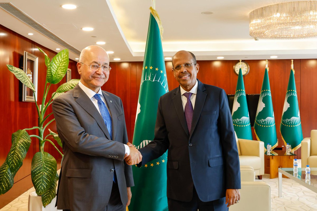 _AfricanUnion's tweet photo. The Chairperson of the African Union (AU) Commission, H.E. Mahmoud Ali Youssouf, received the newly appointed UNHCR High Commissioner, H.E. Mr. @BarhamSalih, during his official visit to Ethiopia & the AU.

The Chairperson @ymahmoudali congratulated Mr. Salih on his appointment & reaffirmed AU's support for strengthening refugee protection & advancing durable solutions across the continent.

They also discussed humanitarian situation in Africa, particularly forced displacement, refugee inclusion, & the need to expand durable solutions including, local integration, & self-reliance, while addressing the root causes of displacement.

The High Commissioner commended the strong AU–UNHCR partnership & pledged to further deepen cooperation.

The Chairperson, in turn, acknowledged the progressive refugee policies adopted by many AU Member States & highlighted ongoing efforts to promote protection, inclusion, & durable solutions for refugees  displaced populations.

@Refugees