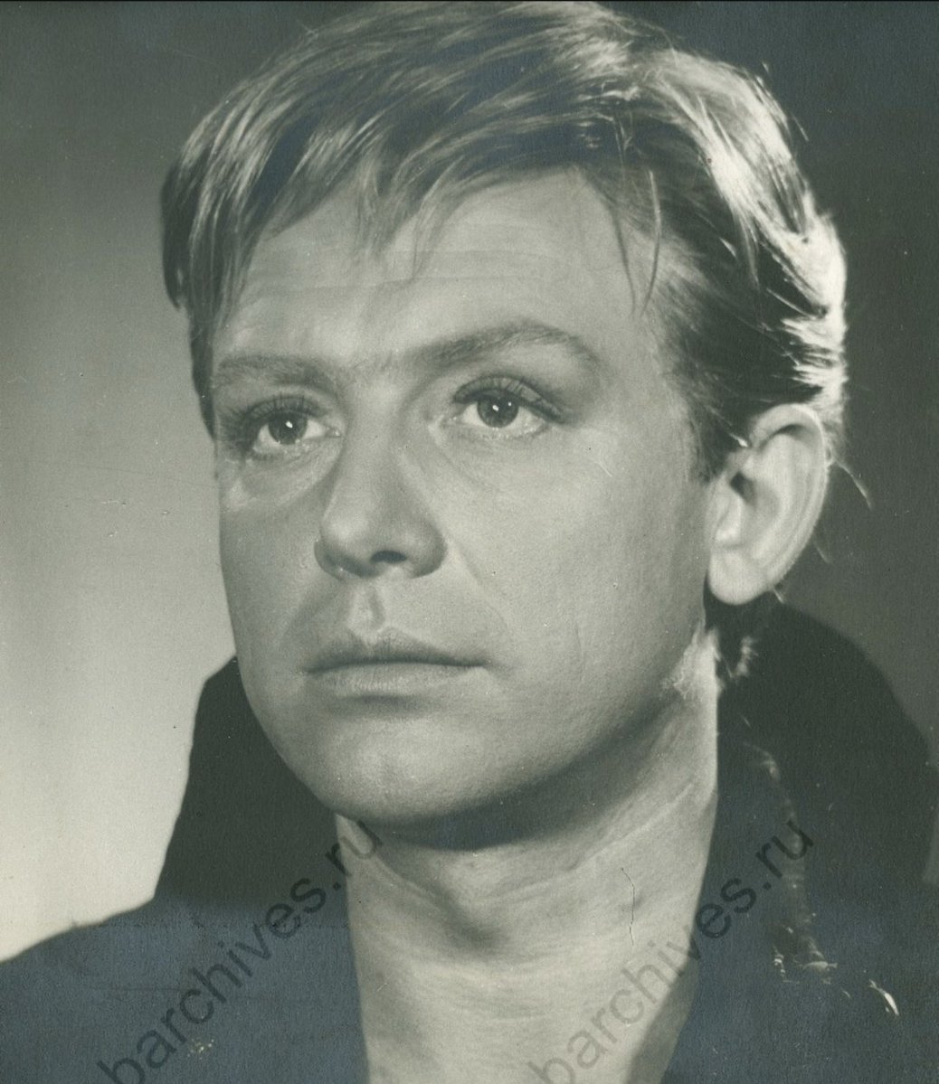 ash9gray's tweet photo. @CDoombeard Smoktunovsky was one of the greats. He fought in WW2, saw combat at Kursk, survived Nazi captivity at 18, and rose to the heights of theatrical mastery. People like you are not even the dirt on his boots. Would you notice anything wrong with his face if he wasn't Russian? https://t.co/n1HiPrF9NM