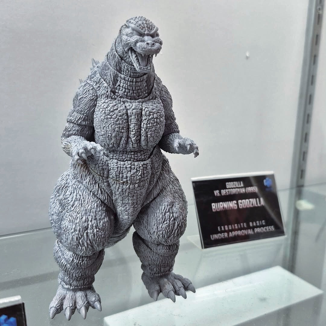 MG_mad_as_hell's tweet photo. Pictures from @MFS314 
Hiya Toys revealed new prototypes at the Shanghai Miniature Art Hobby Show!🔥🔥🔥

​But the Godzilla 1995 (Burning Godzilla) prototype gets more disappointing with every update. The first reveal at SDCC 2025 looked amazing.
But through the promo shots and now this show, the neck keeps getting longer, while the body and legs look thinner.
​
The 1994-1995 body is the bulkiest among all Godzilla designs. I even compare Godzilla 1991 to Chris Hemsworth, and 1994-1995 to Don Lee😂😂😂

Are they sacrificing proportions for articulation?
​Hiya Toys is known for final products that are better than the promo pictures, so I know this is not the final look. They usually do better. But it worries me that it seems to get worse over time.
But just like 2002's last prototype, it will be ok soon.

​As a big fan of Hiya, I hope the official release comes out soon!