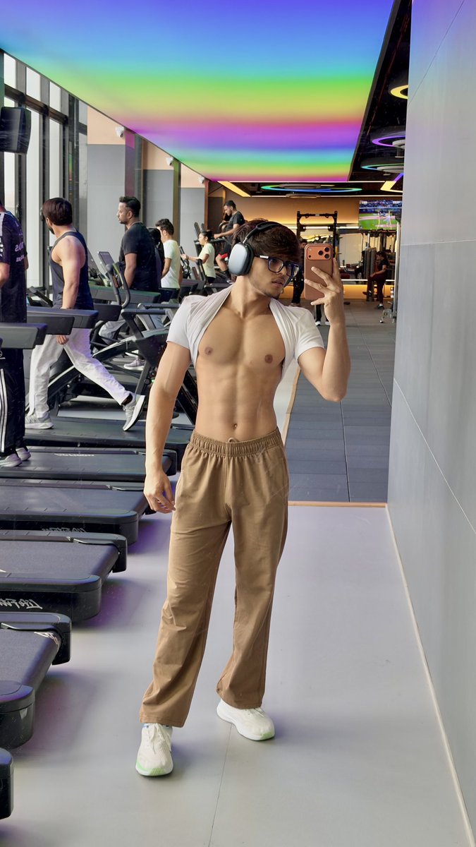 RahulBoghara10's tweet photo. he flex is consistency. Earned through discipline 🥶

#gym #viral https://t.co/2wcGeejlzi