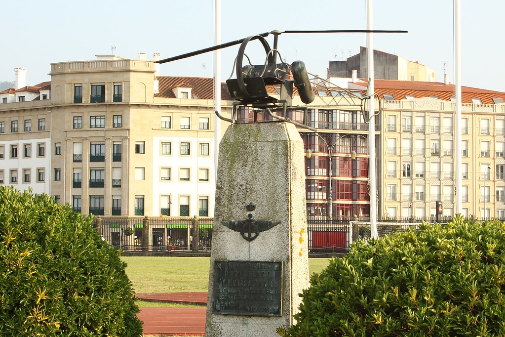 Armada_esp's tweet photo. #Sabíasque un día como hoy de 1954 comenzaron los vuelos en la Escuela Naval de Marín, Pontevedra, con los helicópteros Augusta Bell 47G.

⚓🇪🇸Con ellos dará sus primeros pasos, la primera escuela de helicópteros en España.

#SomosLaArmada https://t.co/70t6OdMq91