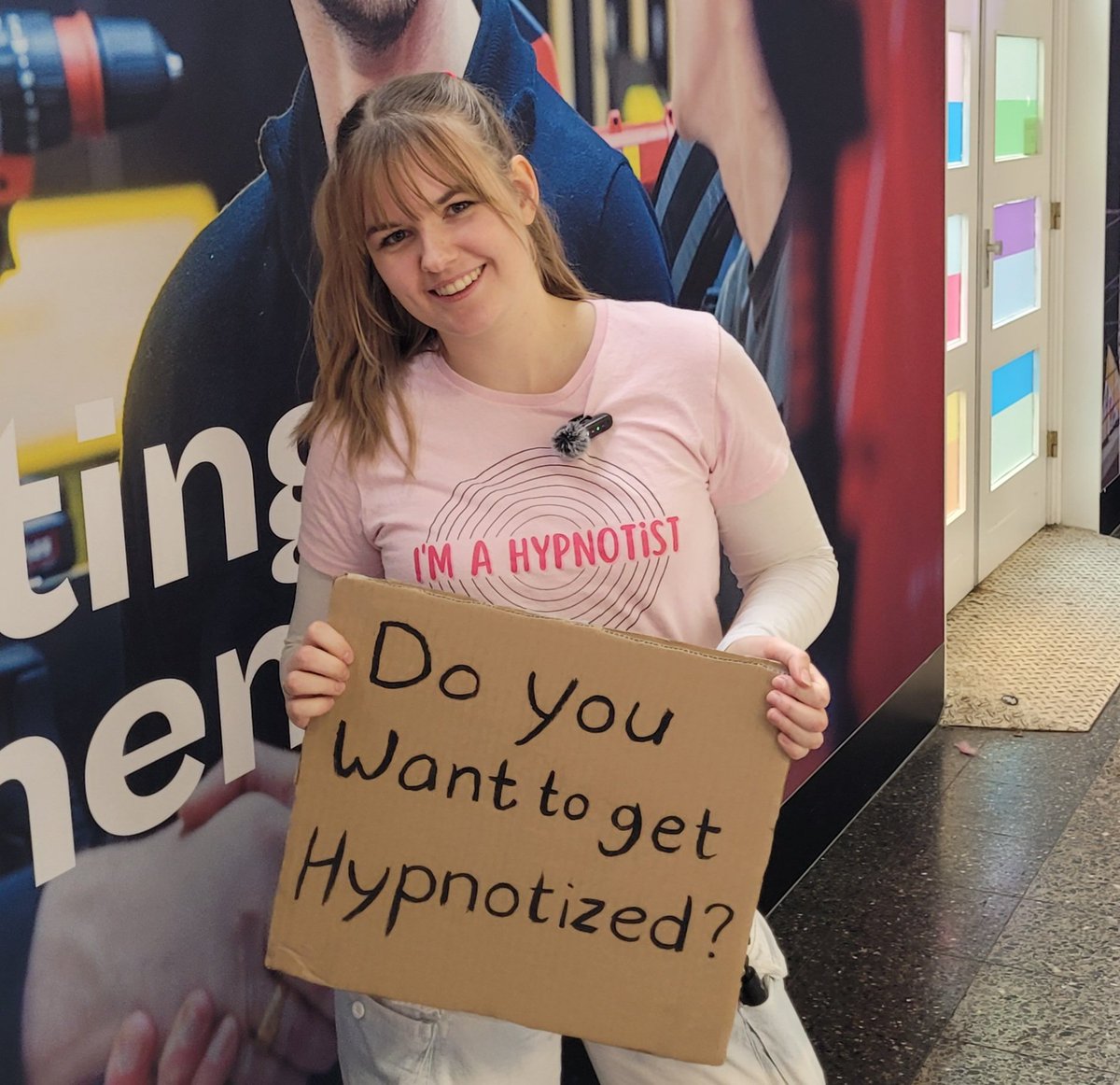 xItsMadeliefx's tweet photo. I'll be doing streethypnosis at Dutch Comic Con again on sunday!
We'll be there with a small group around the entrance of Jaarbeurs!!

Come say hi if you want to experience some hypnosis!! 
#DutchComicCon #DCC #ComicCon #HeroesDutchComicCon #HDCC  @dutchcomiccon https://t.co/4JCs3Ea946