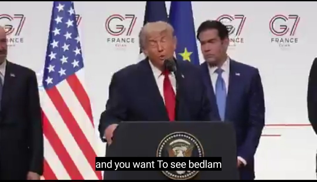 IzadiFoad's tweet photo. این جمله در صحبت‌های ترامپ قابل توجه بود:

You want to see bedlam?
یعنی: می‌خواهید بدلم را ببینید؟

در زبان انگلیسی بدلم به معنای:
هرج‌ومرج کامل
آشوب
بی‌نظمی گسترده
غوغا و اغتشاش است.

در تاریخ انگلیس، بدلم نام رایج بیمارستان سلطنتی بتلهم بود. این بیمارستان از قرن ۱۵ میلادی محل نگهداری بیماران روانی است.

ترامپ جمله بالا را بعد از این جمله گفت:
"ذخایر نفتی ما هم حدود چهار هفته دیگر تمام می‌شود. ذخایری در سراسر جهان وجود دارد، و ذخایر ما واقعاً تمام می‌شد. و زمانی برای افزایش دوباره حجم ذخایر نداشتیم."

یعنی اگر فکر می‌کنید الان قیمت بنزین بالاست و اوضاع بد است، تصور کنید چه هرج‌ومرجی به وجود می‌آمد، اگر #تنگه‌هرمز باز نمی‌شد. یعنی اگر تنگه هرمز باز نمی‌شد هرج‌ومرجی در جامعه آمریکا دیده می‌شد شبیه دارالمجانین قرن ۱۵ لندن.

پشت خیمه معاویه بودیم.

با توجه به نقض فاحش تفاهمنامه از روز اول، علی‌الاصول باید تنگه هرمز دوباره بسته شود.

باز شدن دوباره تنگه هرمز یعنی قابل تحمل بودن هزینه حمله به ایران. یعنی امکان تکرار چرخه: حمله، آتش­‌بس، مذاکره، حمله، بعد از پر شدن ذخایر نفتی آمریکا.