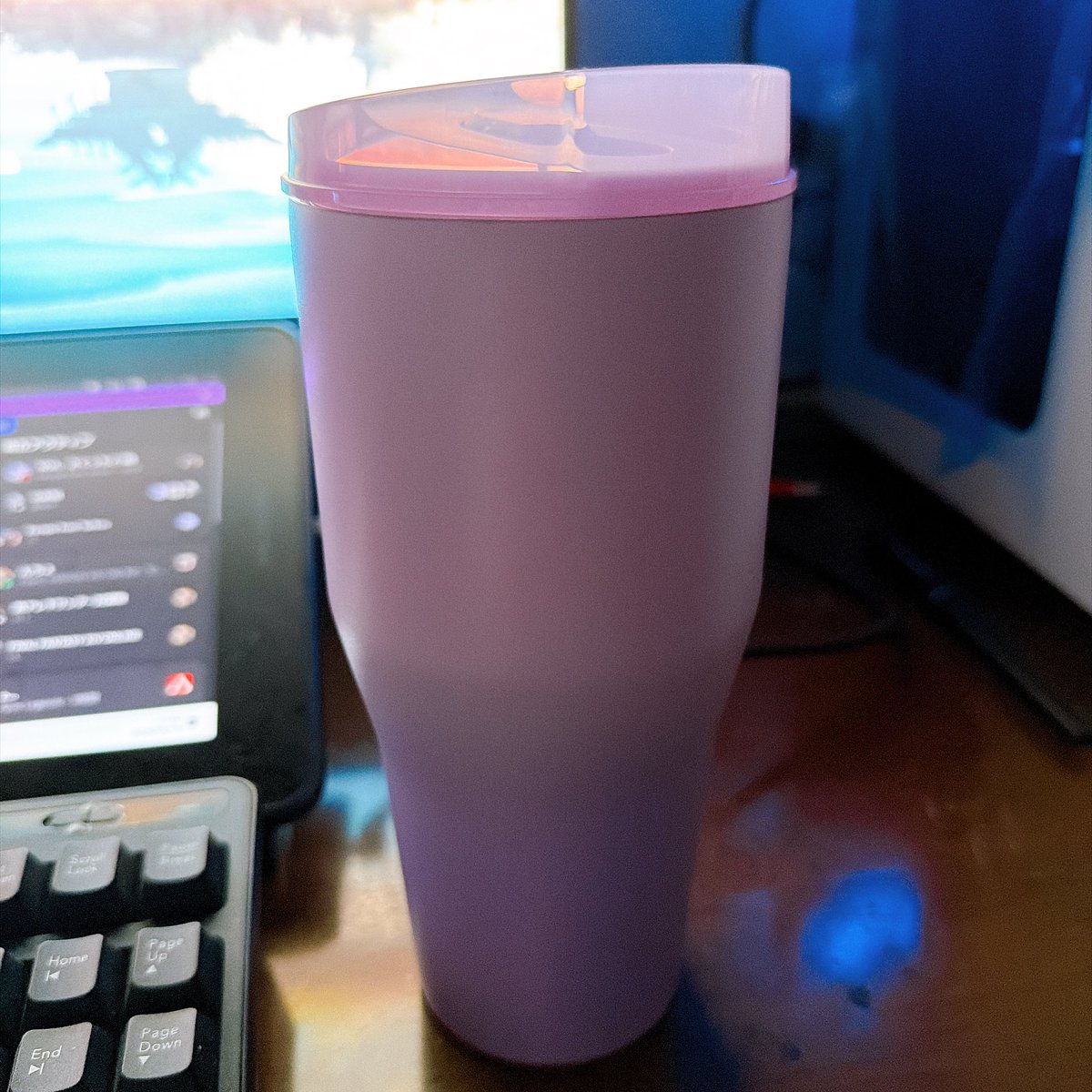 ayru2228's tweet photo. 好みの色合いの蓋付きタンブラーを手に入れた
これで飲み放題( ･́∀･̀)ｸﾞﾍﾍ https://t.co/Rws1citYTf