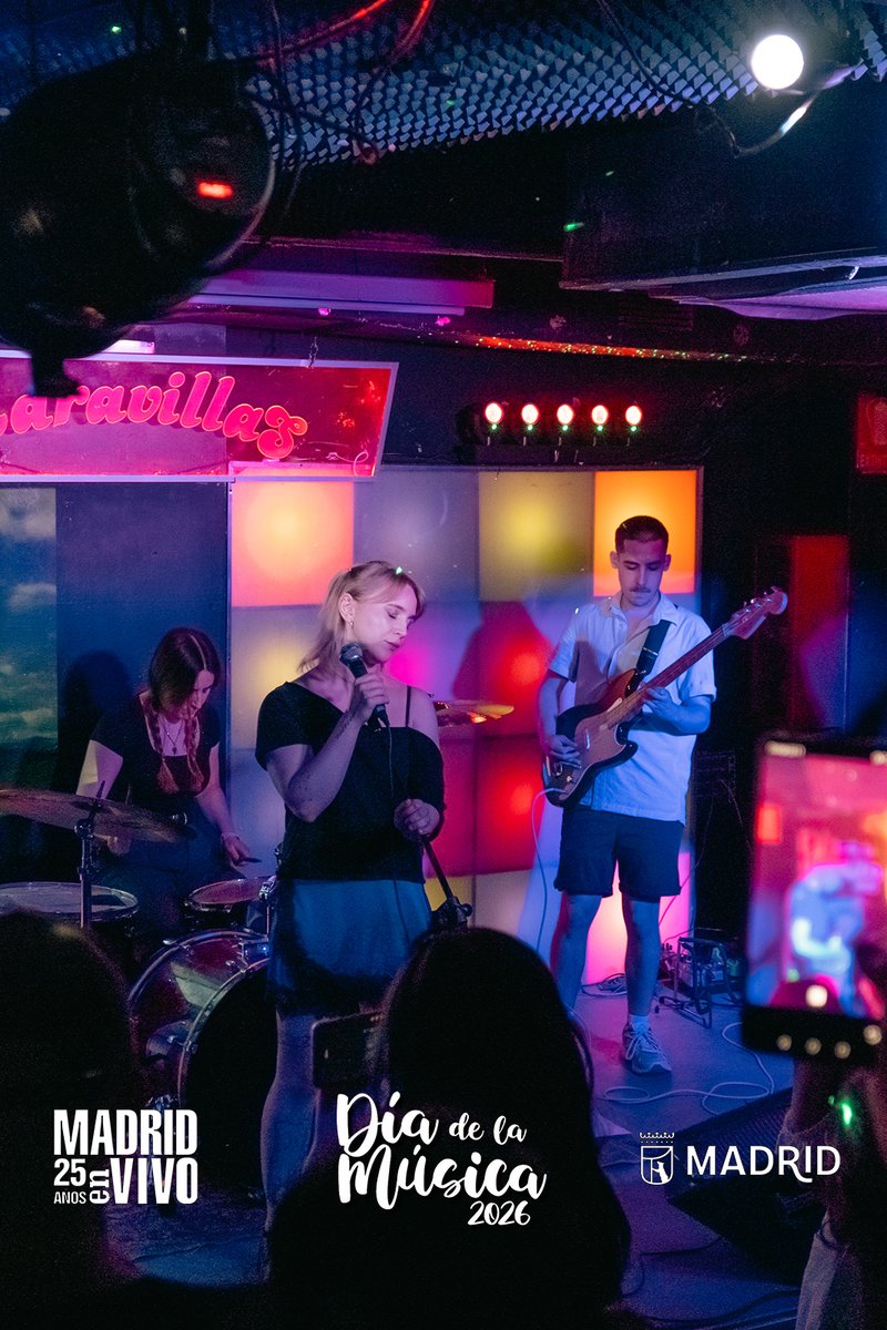 madridenvivo's tweet photo. Noche de guitarras noventeras y texturas envolventes en la sala @MaravillasClub  con Azul Perfecto y Pintura Espejo para el ciclo #DíadelaMúsica2026.

El talento emergente madrileño demostró que viene pisando muy fuerte. 🎸✨ https://t.co/xwnXHTqeeB