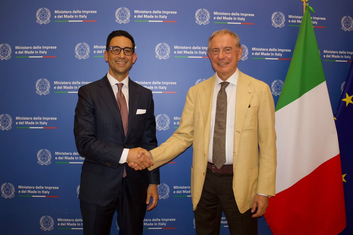 mimit_gov's tweet photo. Incontro al #MIMIT tra il ministro Urso e i vertici di @salesforce, piattaforma CRM leader mondiale. 
L'azienda ha presentato un investimento da 1 mld $ in Italia per lo sviluppo dell'#IA
Ministro “🇮🇹 sempre più attrattiva per i grandi investimenti esteri”
https://t.co/Xub7HjaT8D https://t.co/3uTqxJndBE
