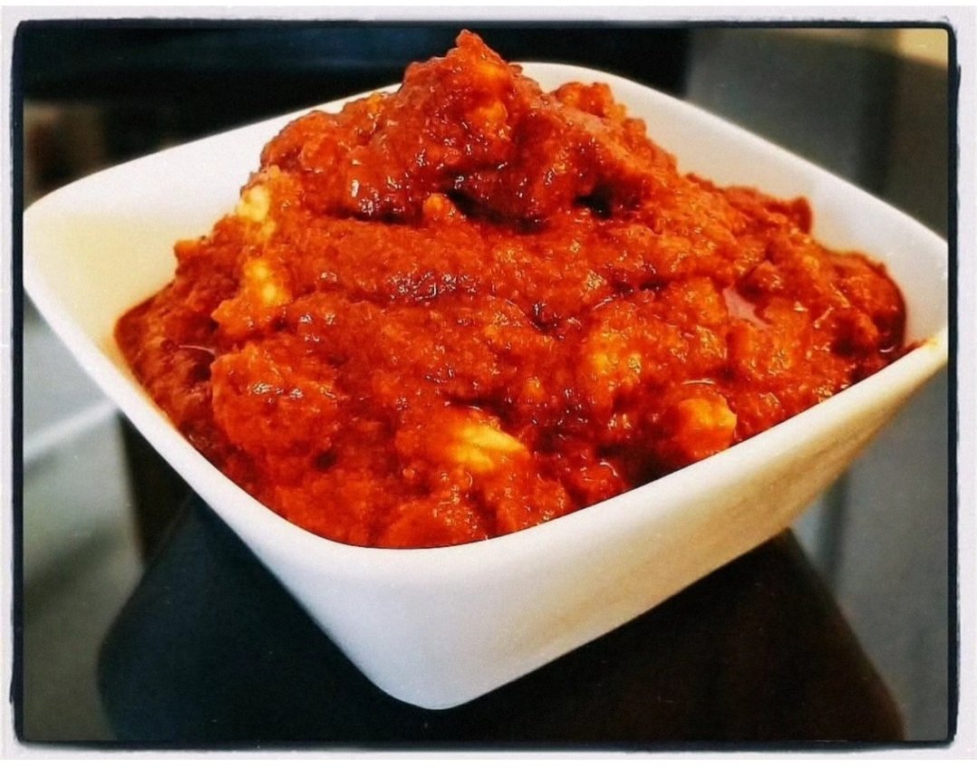 Shelleysub's tweet photo. Plump, juicy and fresh prawns added to a fiery marinade, resulting in a house favourite - Kolmi nu Achaar (Parsi Prawn pickle).
#Zarinssecrets #ParsiFamilyRecipes #Parsispicesandcondiments #homemadewithlove 
Find us on Instagram @zarinssecrets https://t.co/GMyLwwmUHp