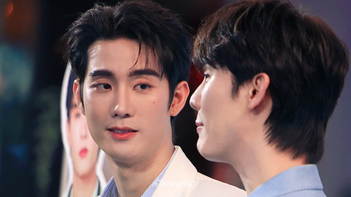 _peach9791's tweet photo. "เพราะว่าสายตามันหลอกกันไม่ได้" สายตาแบบว่าอบอุ่นมีมวลเกินเพื่อนมาก 😌🤧

FORCEBOOK WITH DEMOSANA
#DEMOSANAXFORCEBOOK 
#fforce_ #kasibook https://t.co/AMS5JlbFmB