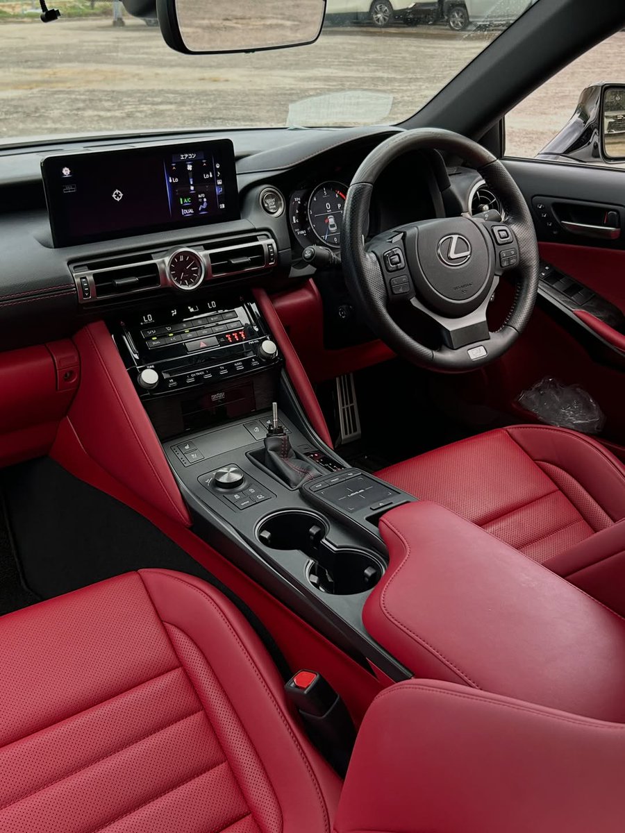 nocarcontext's tweet photo. LEXUS IS300 F SPORT 🤍🤍 https://t.co/LtKXnm0H3f