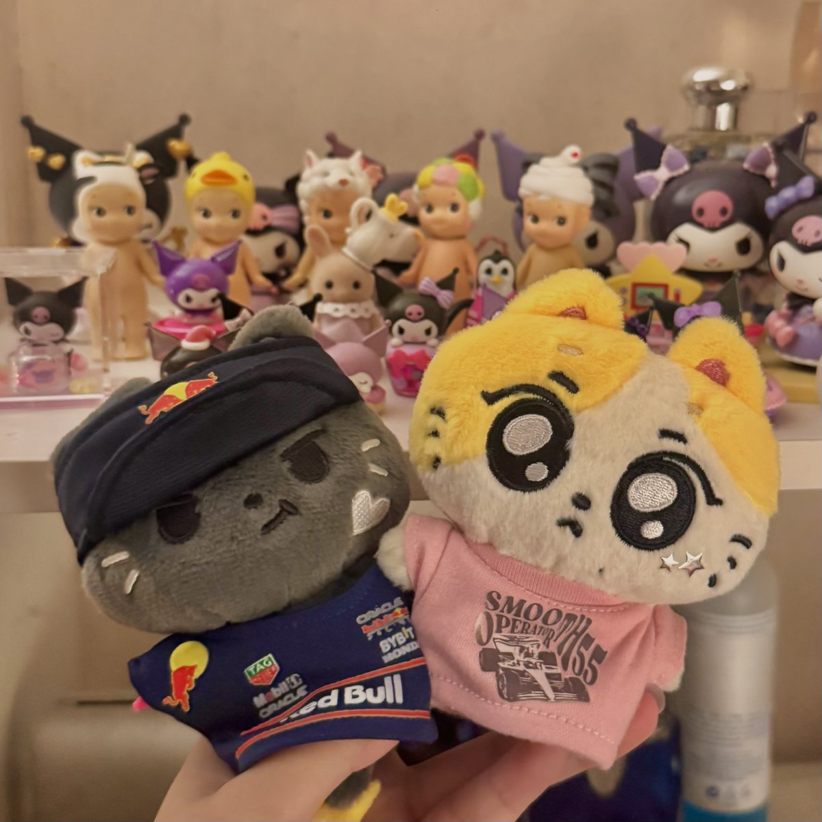 condensedlatte's tweet photo. noxchu na may kulto sa likod 😼 https://t.co/mucztnkZkT