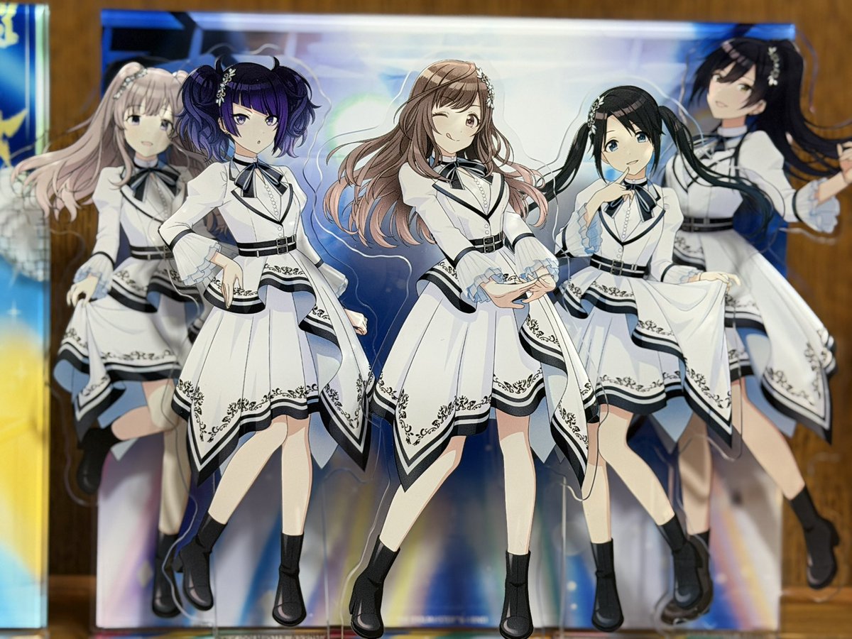 samegsx's tweet photo. MOIWアクスタやっと届きました〜
各ブランドの担当やユニットで揃えたいよな〜とか買ってたらとんでもない人数になってしまったけどみんな最高だからよし! https://t.co/ARbzwKsnQk