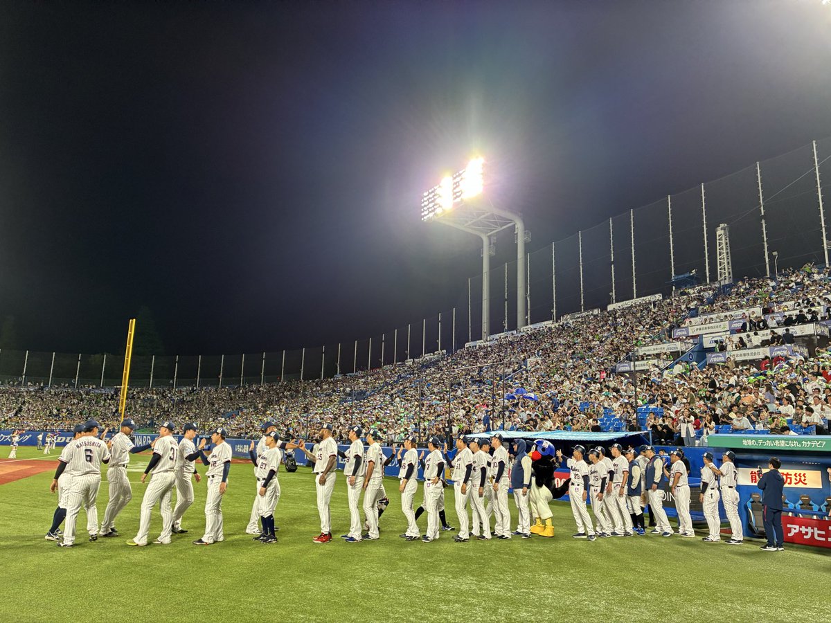 swallowspr's tweet photo. すわほー⛱️⛱️⛱️

9-2でリーグ戦再開の初戦に勝利‼️

#swallows #燕心全開 https://t.co/18uaDAhb4x