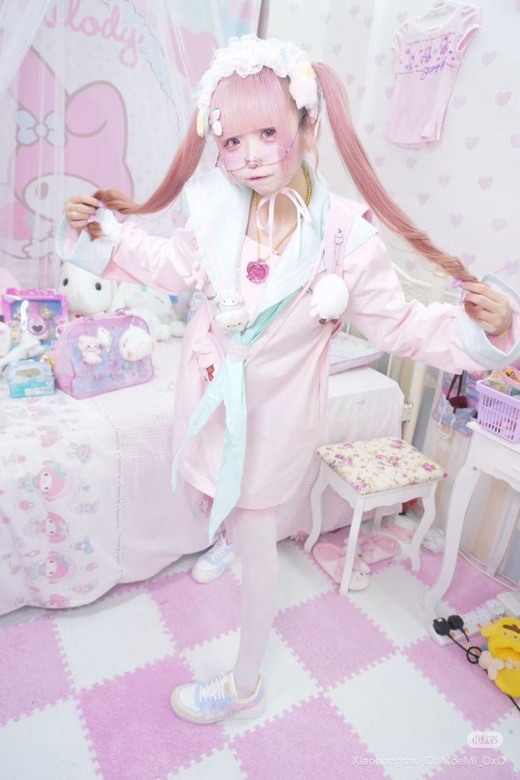 De4dGrrrl's tweet photo. Ive been rly inspired by this type of style. I dont know if id wear it because i already have so many styles... but its so cute https://t.co/uHMeBHZcxy