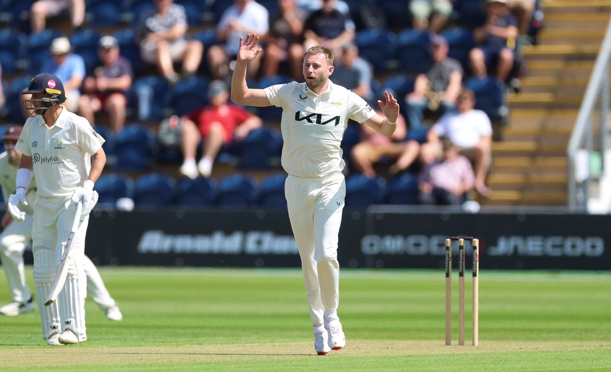 BBCSportWales's tweet photo. 🏏CRICKET LATEST❗️

Day 1️⃣, Cardiff #BBCCricket 

Glamorgan 71-4 🆚 Surrey 
Asa Tribe 21; Gus Atkinson 2-8, Sean Abbott 2-26

Live 13:40 🎙️👉🏽 https://t.co/40LRcqzmjU https://t.co/qHwZYrxVTr