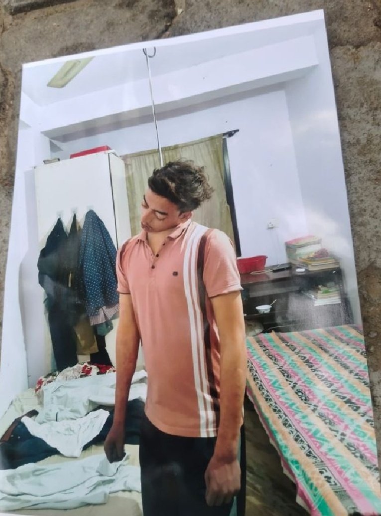 priyanshu_53292's tweet photo. 🥺Another young life lost.😞

Three days ago, Sharib Qureshi, a NEET aspirant from Bulandshahr who was staying in a PG in Shaheen Bagh, Delhi, reportedly died by suicide. A mother has lost her son, and a family has been shattered.
@dpradhanbjp @narendramodi  Ak ak ka badla lunga https://t.co/BgHdi3IH87