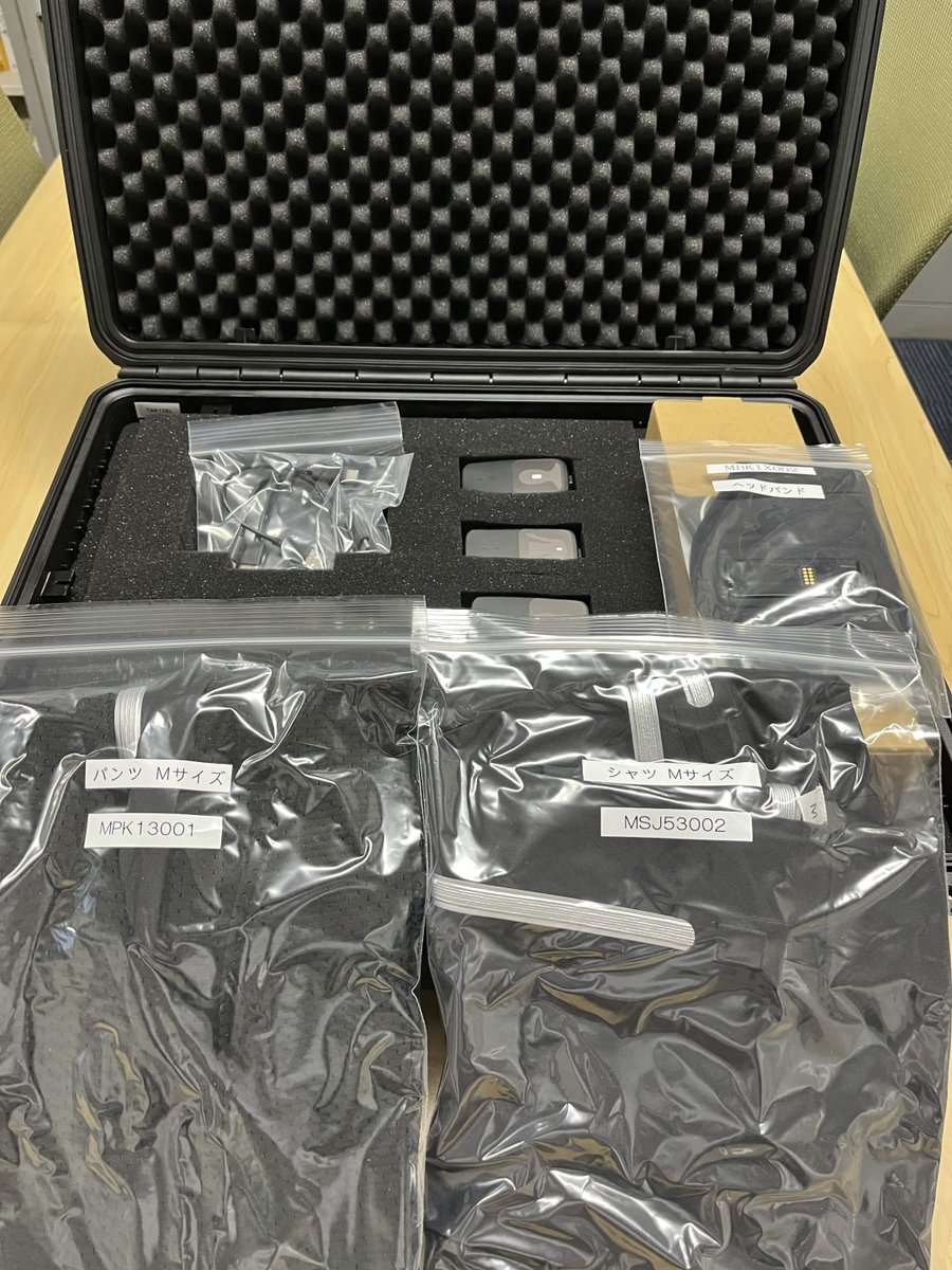 tahara_lab's tweet photo. 構想から導入まで1年半かかりましたが、ついに慣性センサ式モーションキャプチャースーツ、e-skin MEVAが導入されました！人型ロボットによる建機の自律化をフィジカルAIで実現するために、熟練オペレータのデータ取得を加速させます！ https://t.co/kPXuDPBRFj