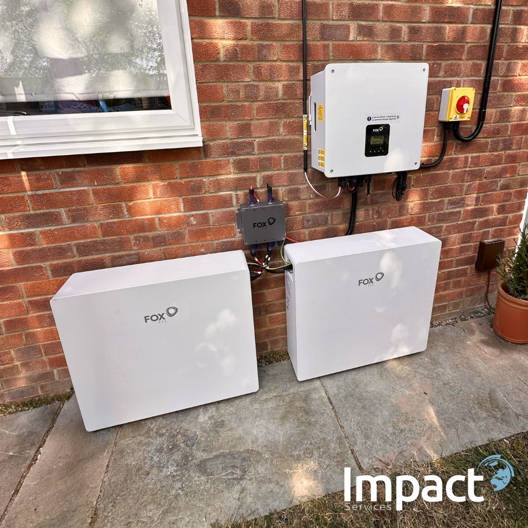 _impactservices's tweet photo. New 2.7kW solar &amp; battery install in Grantchester! ☀️

This compact setup maximises energy independence:
📍 6x 450W solar panels
📍 23.04kWh Fox ESS battery storage
📍 Fox ESS 5.0kW hybrid inverter
📍 Premium Renusol roof mounting

#SolarEnergy #Grantchester https://t.co/coCy9cPyzf